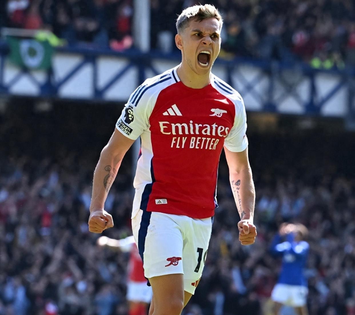 连续两赛季带不同球队欧战做客安菲尔德，阿隆索成历史第三人（阿隆索连续两季率不同球队欧战作客安菲尔德，成史上第三人）