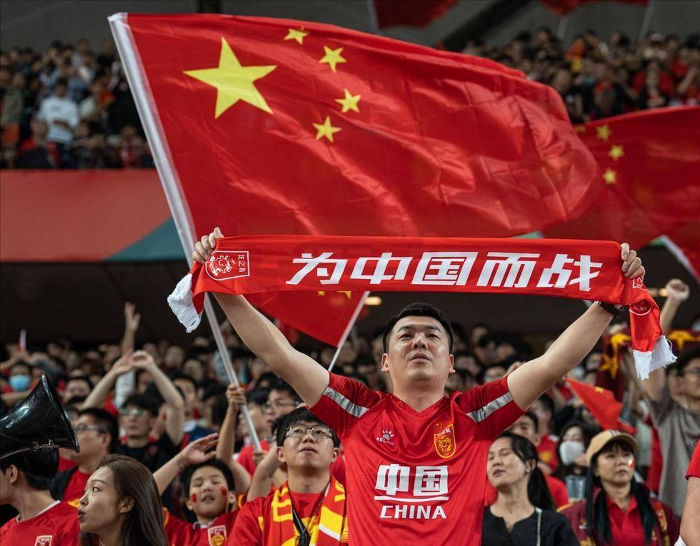 多特蒙德球迷挂横幅，反对海外比赛并攻击西甲高层（多特蒙德球迷打出标语，抵制海外办赛并抨击西甲高层）