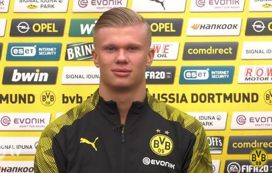 欧冠战报：西蒙屡献神扑，巴尔科拉中框，巴黎0-0闷平毕包（欧冠速递：西蒙高接低挡，巴尔科拉中柱，巴黎0-0与毕包互交白卷）