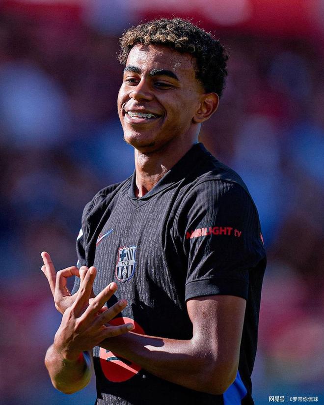 某球星回应质疑：用表现说话（某球星直面质疑：以实力作答）