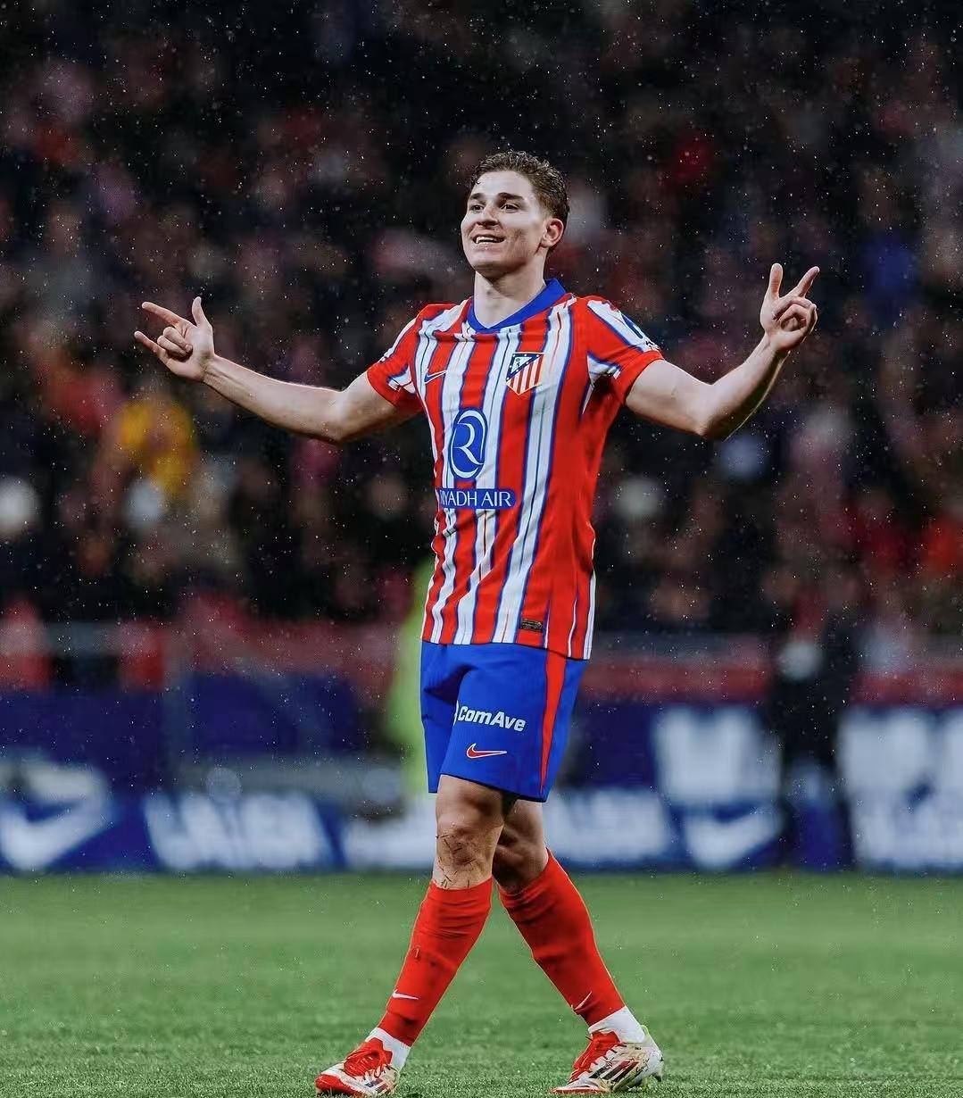 2025年球衣销量：亚马尔力压梅罗排第一；皇萨塔俱乐部前三（2025年球衣销量榜：亚马尔压过梅西C罗夺魁，皇萨塔俱乐部包揽前三）