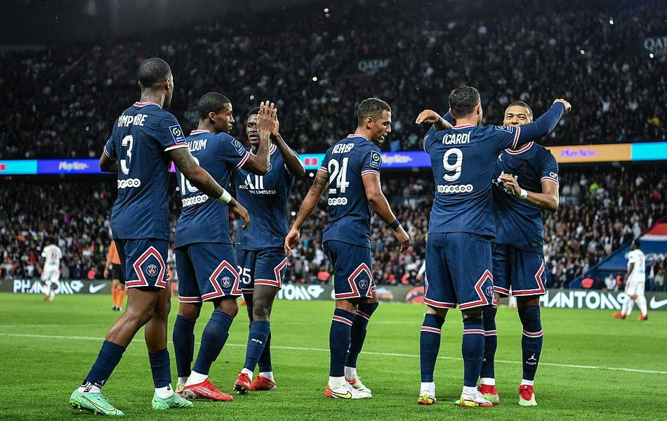 英媒：吉达国民想世界杯后签维尼修斯，准备开5年10亿欧薪水（英媒：吉达国民计划在世界杯后签下维尼修斯，拟开出5年总薪10亿欧）