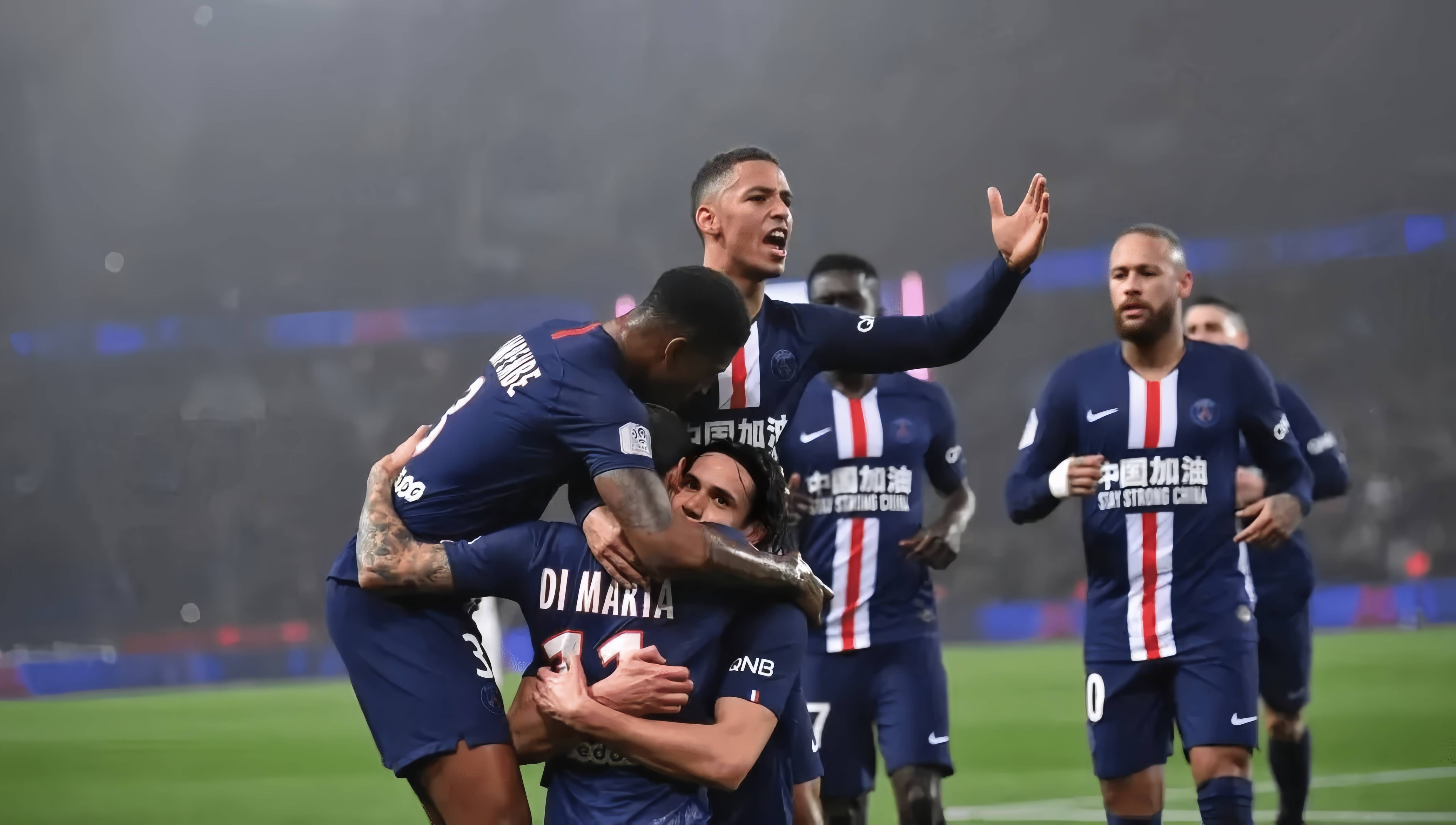 足球曝巴黎双星关系紧张，更衣室氛围引担忧（巴黎两巨星被指不和，更衣室氛围引发担忧）