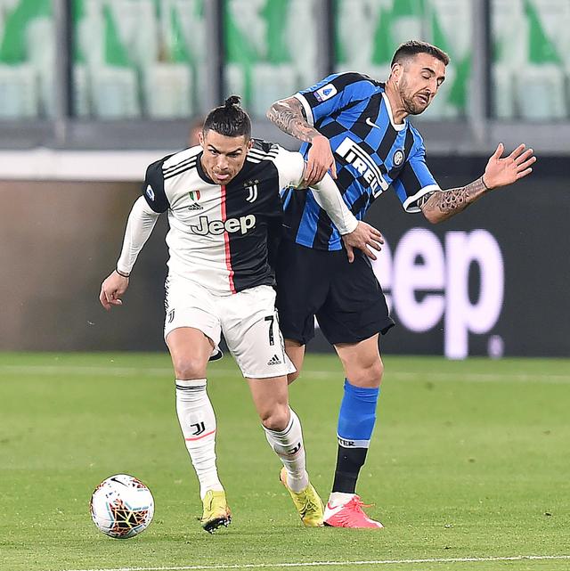 镜报：麦克托米奈上赛季意甲收官战亲签球衣成交价超2.4万欧（镜报：麦克托米奈上季意甲末轮亲签球衣拍卖价突破2.4万欧）