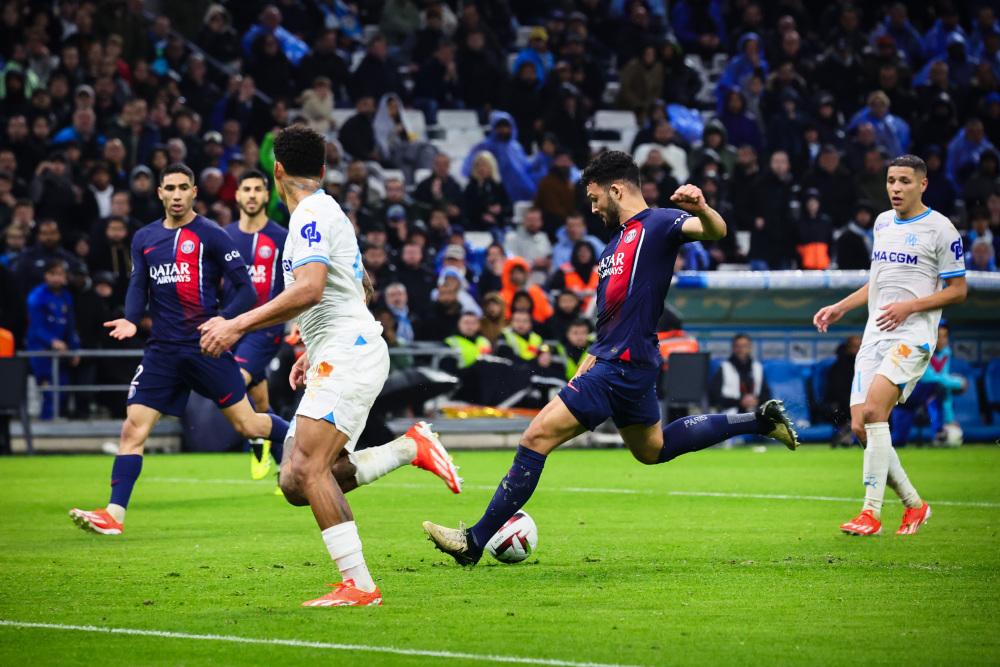 库蒂尼奥为小儿子庆祝生日，一家人身穿他效力过球队的球衣（库蒂尼奥为幼子庆生，全家穿上他曾效力球队的球衣）