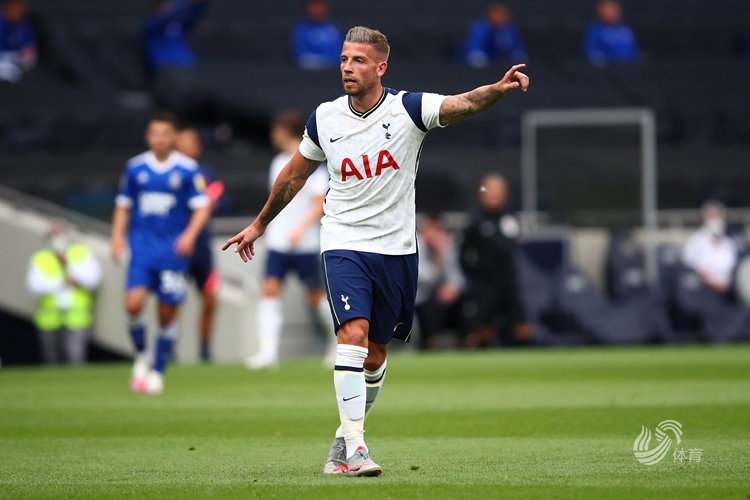 德天空：目前看施洛特贝克最可能不续约，皇马和拜仁讨论了他（德天空：施洛特贝克大概率不续约，皇马与拜仁已就他展开讨论）